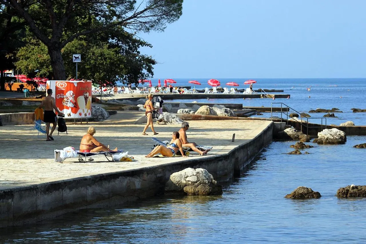 Apartments With A Parking Space Umag - 6978 Croatia